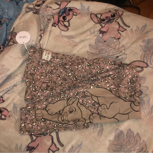 Disney lion king leggings - pajama bottoms size med - Picture 5 of 6
